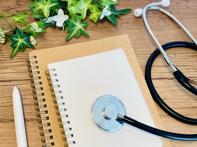 聴診器とリングノート